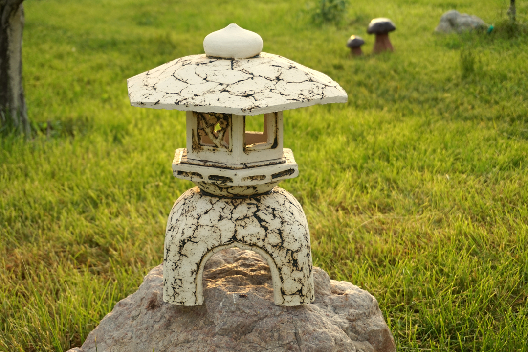 Японский садовый фонарь. Японский фонарь Касуга-Торо. Фонарь японский Юкими-гата. Фонарь Юкими Торо. Японский фонарь ямадоро Торо.