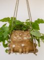 Кошка с котом на качелях кашпо подвесное