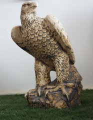 Орёл садовая фигура
