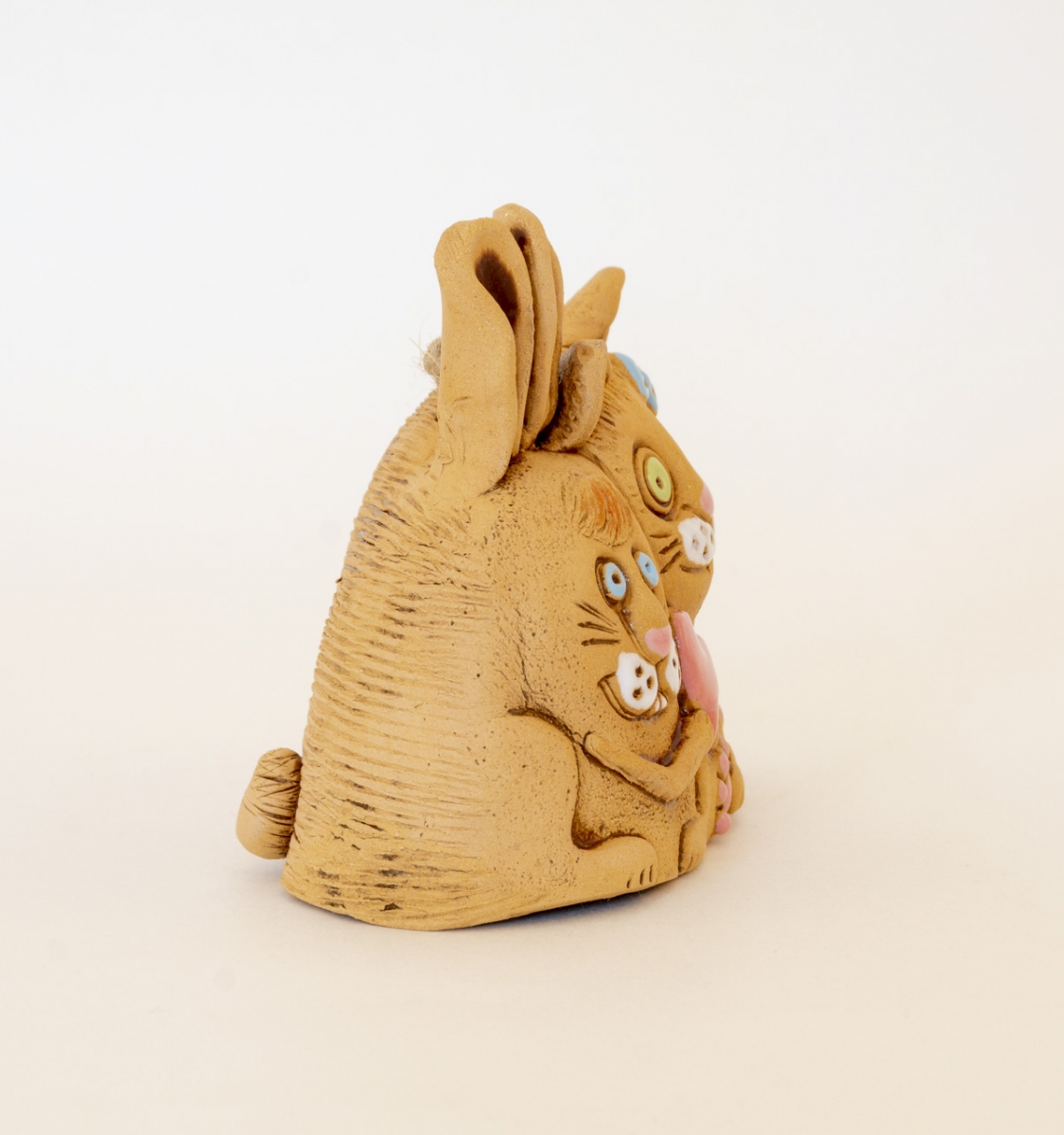 Кот с кроликом колокольчик керамика