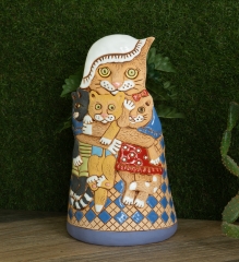 Кошка с котятами кашпо высокое