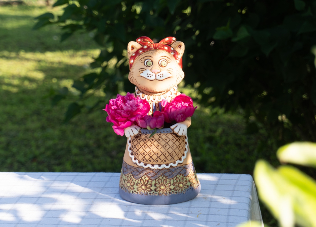 Кошка хозяйка кашпо настольное