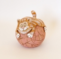 Игривый котик на клубке копилка